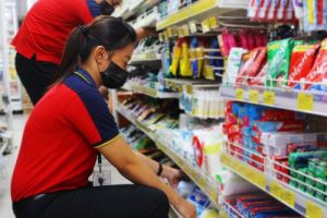 Karyawan Alfamart Ancam Mogok karena Gaji Dipotong 10 Persen - News Trends