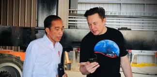 Momen pertemuan Jokowi dengan Elon Musk (Foto: Laily Rachev/Biro Pers Sekretariat Presiden) Baca artikel detikinet, "Indonesia Berpeluang Dapat Tesla dan SpaceX Sekaligus" selengkapnya https://inet.detik.com/business/d-6085505/indonesia-berpeluang-dapat-tesla-dan-spacex-sekaligus. Download Apps Detikcom Sekarang https://apps.detik.com/detik/